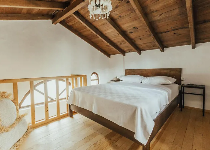 Eski Yeni Hotel *