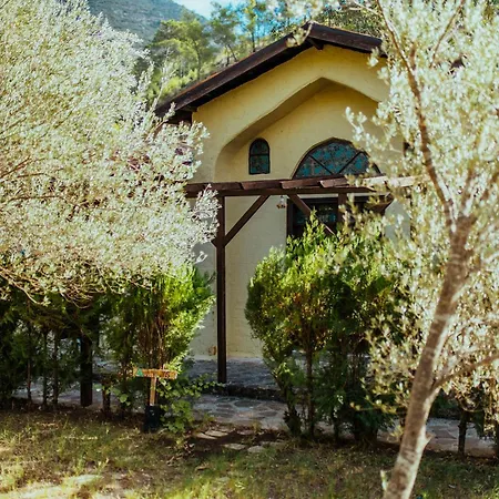 Eski Yeni Hotel